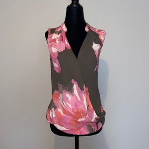 Inc international floral top like new Large